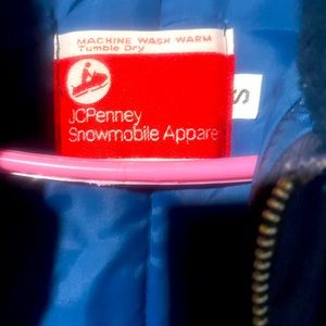 Retro/vintage 70s women’s snowsuit/ski suit with belt